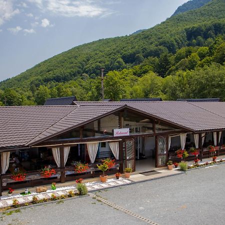 Vila Ge-Lux Incesti Exteriér fotografie