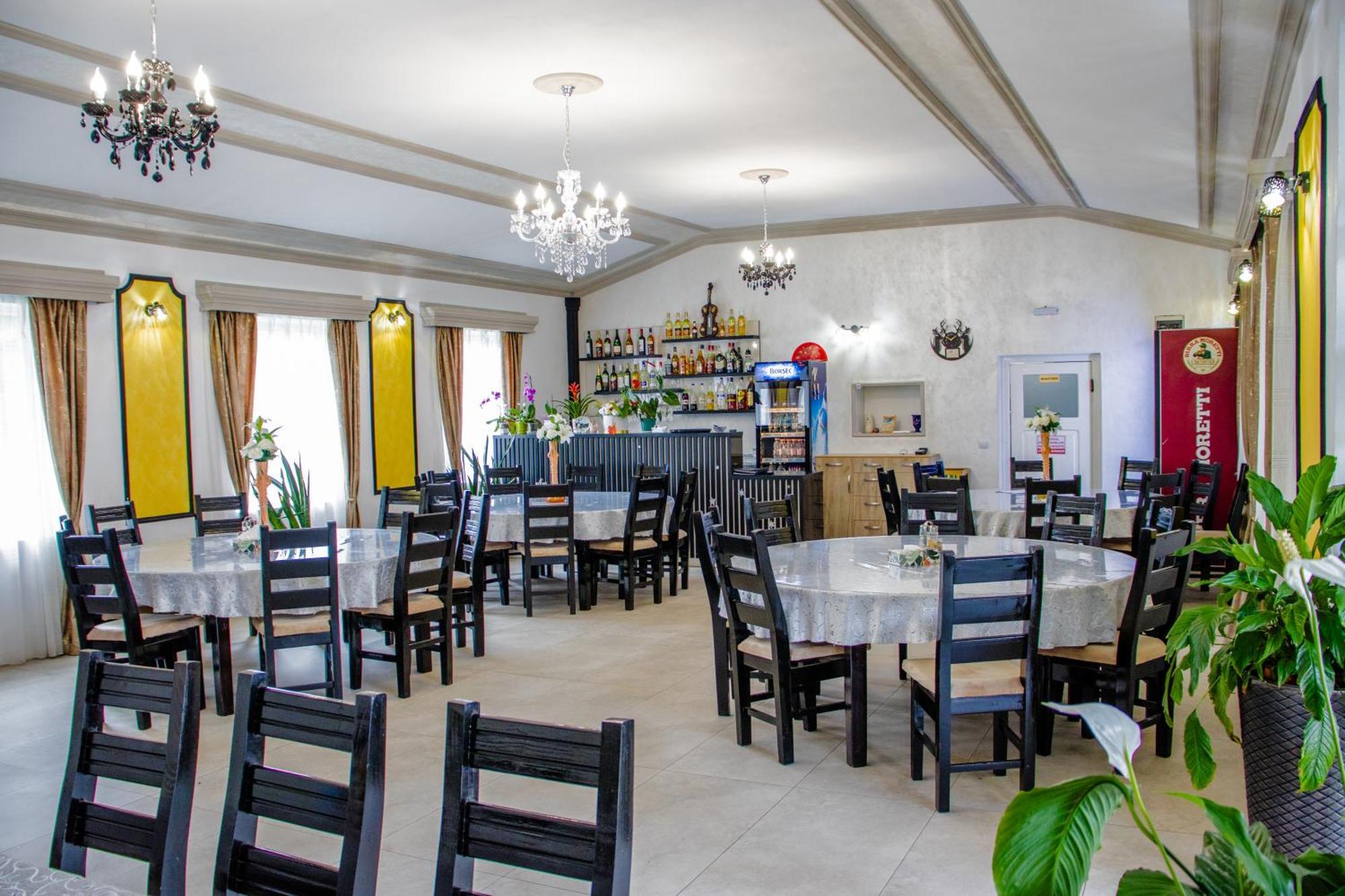 Vila Ge-Lux Incesti Exteriér fotografie