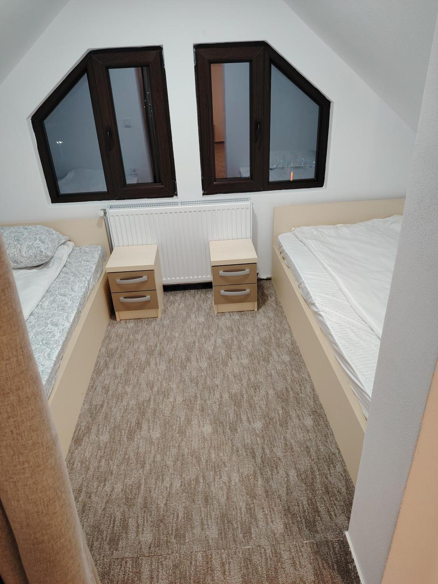 Vila Ge-Lux Incesti Exteriér fotografie
