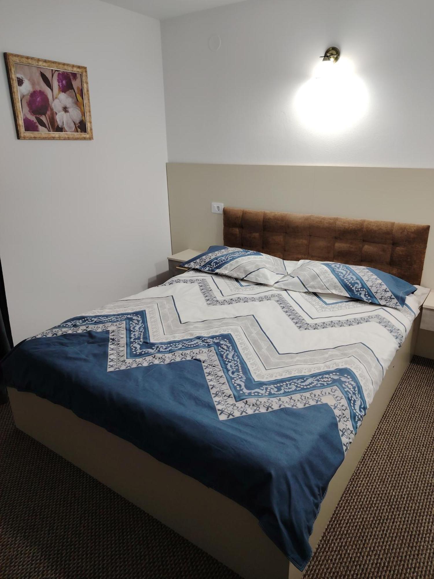 Vila Ge-Lux Incesti Exteriér fotografie