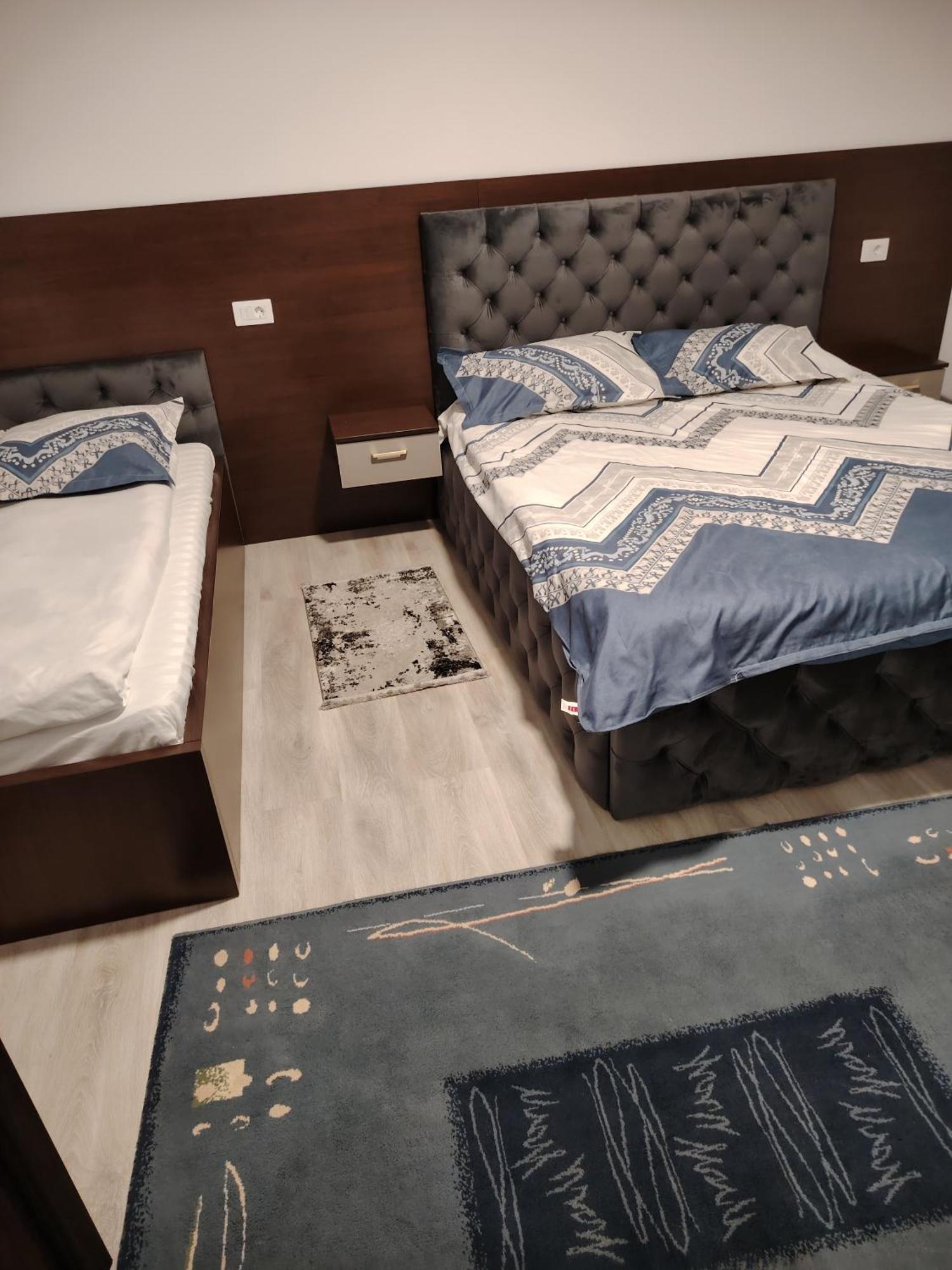 Vila Ge-Lux Incesti Exteriér fotografie